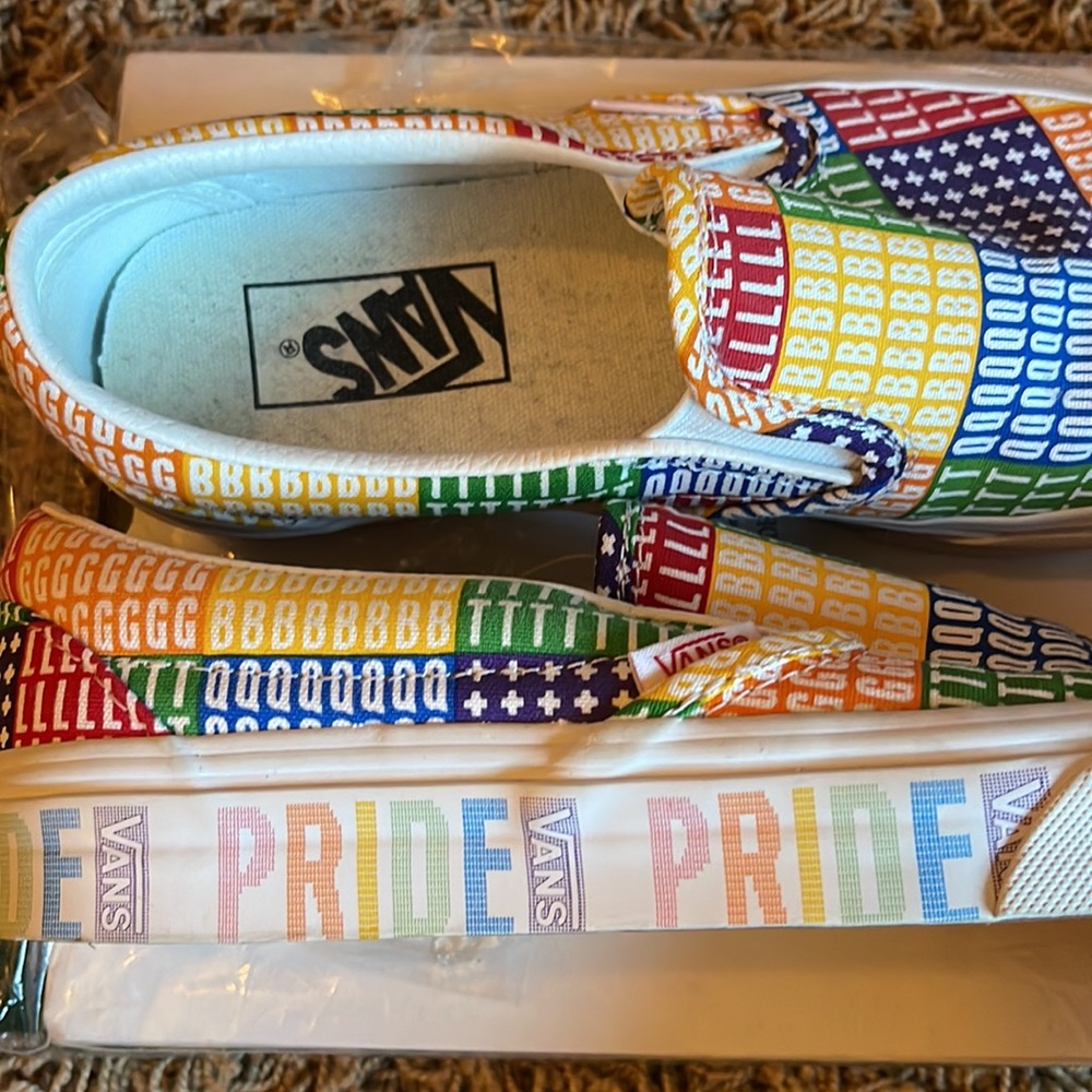 Vans Pride Slip On. Like new! Worn only a few times - Picture 3 of 3